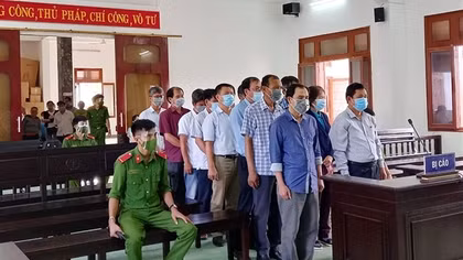 Vụ lộ đề thi công chức ở Phú Yên: xử án tù giam 10 bị cáo, 8 người còn lại được hưởng án treo