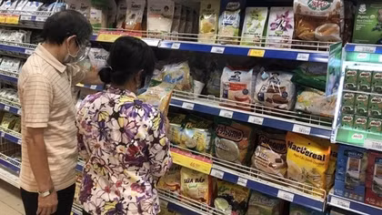 Sôi động thị trường hàng Tết