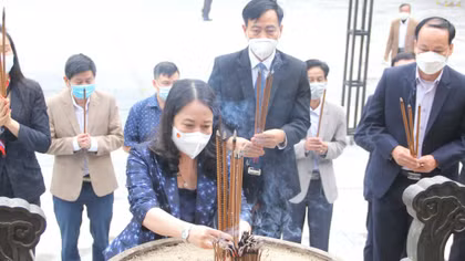 Phó Chủ tịch nước Võ Thị Ánh Xuân viếng các Nghĩa trang Liệt sĩ Quốc gia tại Quảng Trị