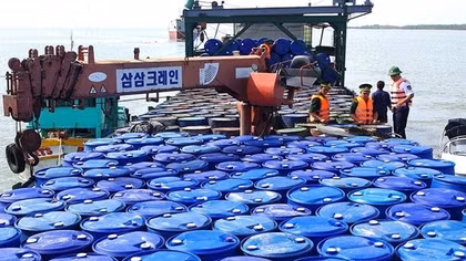 Kiểm soát chặt các đầu mối giao thông để ngăn chặn buôn lậu, gian lận xăng dầu