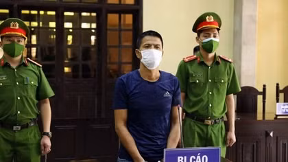 Tấn công Cảnh sát để thông chốt kiểm dịch, lĩnh 33 tháng tù