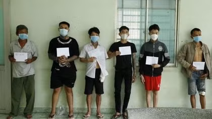 Hỗn chiến sau tiếng nẹt pô