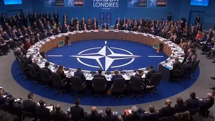 NATO trục xuất 8 nhà ngoại giao Nga, Moscow dọa đáp trả