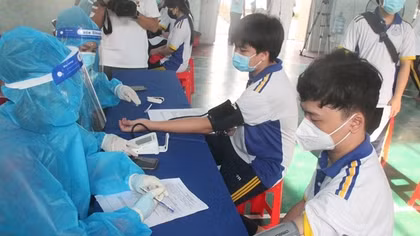 Bình Dương bắt đầu tiêm vaccine cho khoảng 180.000 trẻ từ 12-17 tuổi