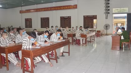 Sẽ đưa người được đặc xá về nơi cư trú an toàn