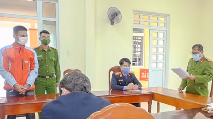 Bắt đối tượng đánh cán bộ Công an xã