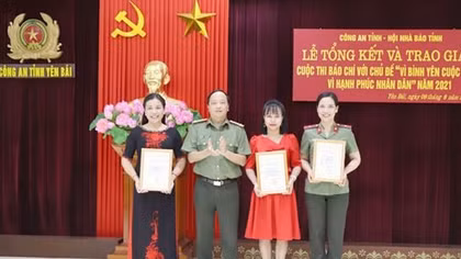 Trao giải cuộc thi báo chí “Vì bình yên cuộc sống, vì hạnh phúc nhân dân” năm 2021 tỉnh Yên Bái