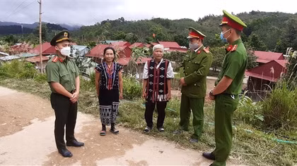 Về Tây Giang, nghe chuyện già làng góp sức cho biên cương yên bình