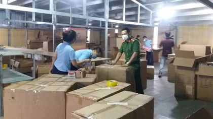 Kho chứa hàng chục nghìn đồ chơi trẻ em không có nguồn gốc xuất xứ