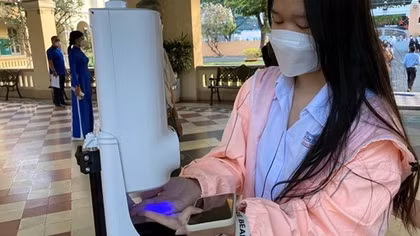 Ngày đầu học sinh TP Hồ Chí Minh đến trường trở lại