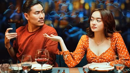 Lại câu chuyện phim tư nhân, phim đặt hàng