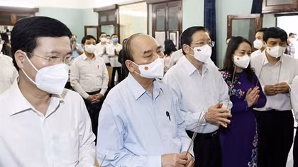 Chủ tịch nước dâng hương tưởng niệm Chủ tịch Hồ Chí Minh