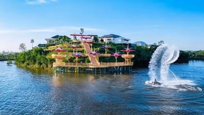 Flyboard Hồ Vua Lê: bùng nổ cảm xúc, hoá thân thành “Iron man”