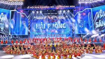 Sống động đêm khai mạc Lễ hội Hoa phượng đỏ Hải Phòng