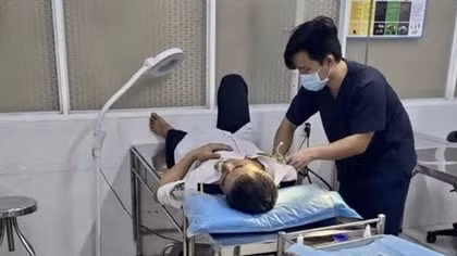 Bắt nhóm đối tượng bốc đầu xe đánh 2 người nhập viện