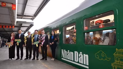 Hành trình nhân văn chào Xuân mới