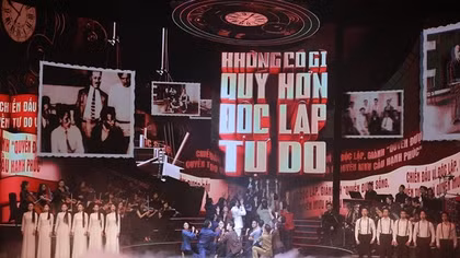 Bản hoà ca nghệ thuật – chính luận “Mãi mãi niềm tin theo Đảng”