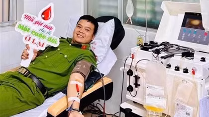 Lan tỏa hình ảnh cán bộ Công an hiến máu tình nguyện trong ngày trực bảo vệ bầu cử