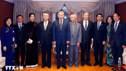 Tiếp tục “giữ lửa," không ngừng phát triển quan hệ Việt Nam-Trung Quốc