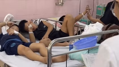 Hơn 100 học sinh ở TP Hồ Chí Minh có triệu chứng ngộ độc thực phẩm