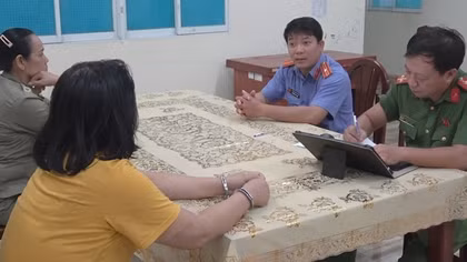 Đồng Tháp: Xử lý nhanh người phụ nữ gây rối tại tiệm vàng