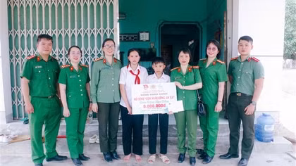 Những nghĩa cử nhân văn của Công an xã Đồng Xuân