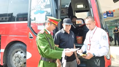 Công an Hà Nội tăng cường đảm bảo an ninh trật tự tại bến xe dịp Tết