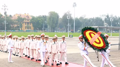 Đoàn đại biểu lực lượng Tham mưu Công an nhân dân vào Lăng viếng Bác