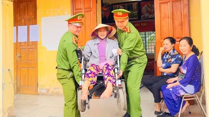 Những hình ảnh đẹp của lực lượng Công an trong ngày bầu cử
