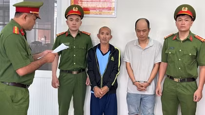 Khởi tố 2 đối tượng dùng hung khí đánh nhau sau va chạm giao thông