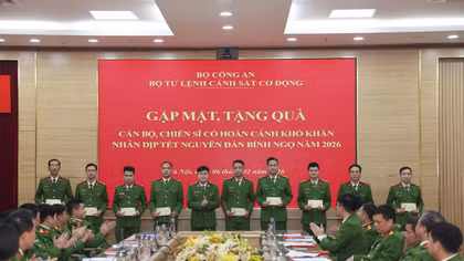 Bộ Tư lệnh Cảnh sát cơ động gặp mặt, tặng quà cán bộ, chiến sĩ có hoàn cảnh khó khăn
