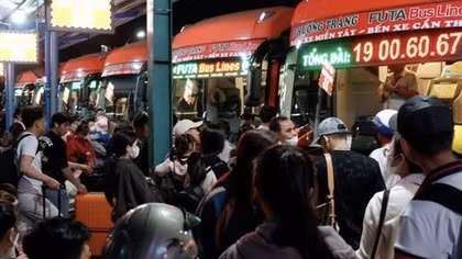 TP Hồ Chí Minh: CSGT tăng cường đảm bảo an toàn cho người dân về quê đón Tết