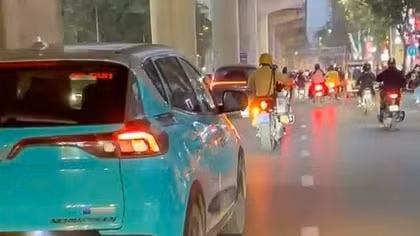 Cháu bé 4 tháng tuổi khó thở được CSGT dẫn đường, hỗ trợ đưa đi cấp cứu