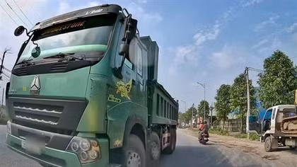 Phạt 19 triệu đồng tài xế xe “hổ vồ” ngông nghênh đi ngược chiều trên quốc lộ