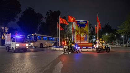Công an Hà Nội tuần tra đêm, siết chặt an ninh sẵn sàng ngày bầu cử