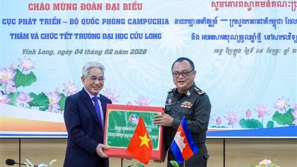 Đoàn công tác Bộ Quốc phòng Vương quốc Campuchia thăm và chúc Tết tại Trường Đại học Cửu Long