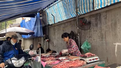 Hàng hoá Mùng 6 Tết dồi dào, giá cả ổn định