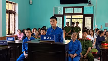 Bà lôi kéo con gái và cháu ngoại dính vào đường dây ma túy