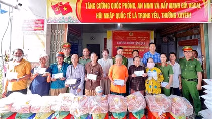 Công an Cà Mau: Nhiều hoạt động tri ân gia đình chính sách, người có công