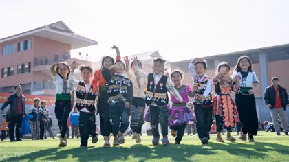 Thu hẹp khoảng cách vùng miền, xây dựng "cột mốc mềm" về giáo dục vùng biên