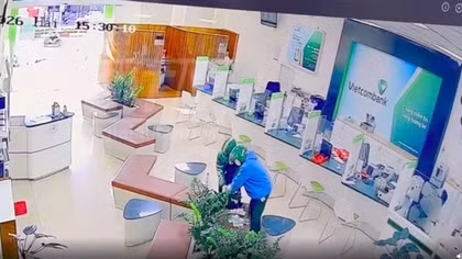 Cần tìm người mua, bán vàng liên quan đến 2 đối tượng cướp ngân hàng ở Gia Lai