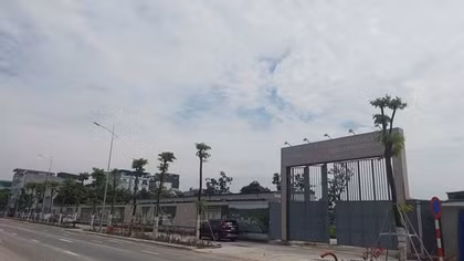 Người dân bất an vì 2 tòa tháp 13 tầng gây tranh cãi