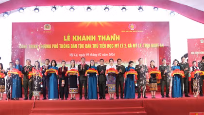 Thứ trưởng Phạm Thế Tùng dự Lễ khánh thành Trường Phổ thông dân tộc bán trú tiểu học Mỹ Lý 2