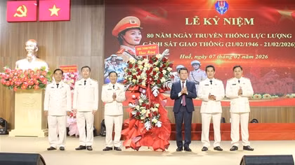 Trong 10 năm có 1.124 lượt tập thể, cá nhân CSGT Công an TP Huế được các cấp khen thưởng
