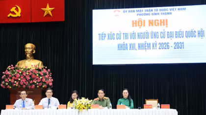 Cử tri gửi gắm nhiều ý kiến tâm huyết tới Thứ trưởng Lê Quốc Hùng