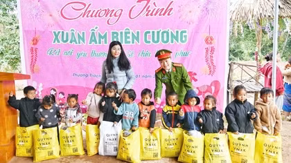 Viện Khoa học hình sự hoạt động “Xuân tình nguyện” trao quà cho các gia đình hoàn cảnh khó khăn