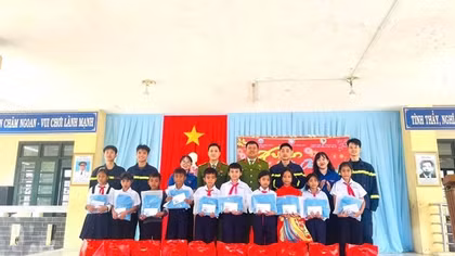 Nhiều hoạt động ấm áp nghĩa tình của tuổi trẻ Công an TP Huế và tỉnh Quảng Ngãi