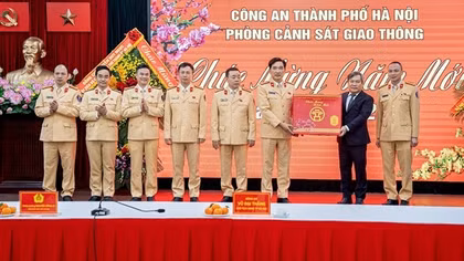 Chủ tịch UBND TP Hà Nội thăm và chúc Tết lực lượng CSGT Thủ đô