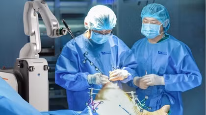 Lần đầu tiên tại Việt Nam thay khớp gối bằng robot trí tuệ nhân tạo