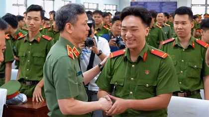 Công an TP Hồ Chí Minh trao quyết định xuất ngũ cho 1.032 hạ sĩ quan, chiến sĩ nghĩa vụ